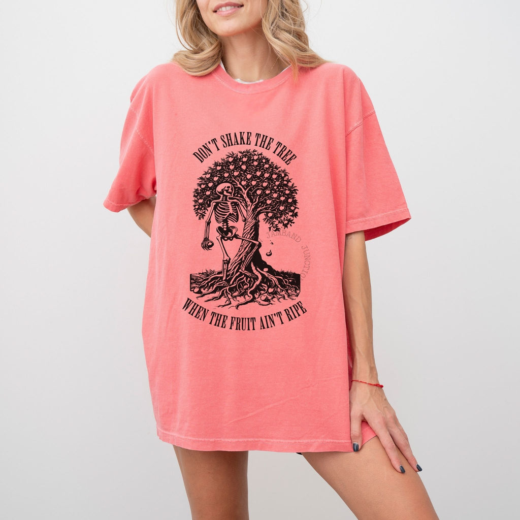 Comfort Colors 1717 unisex Loose Lucy graphic t-shirt