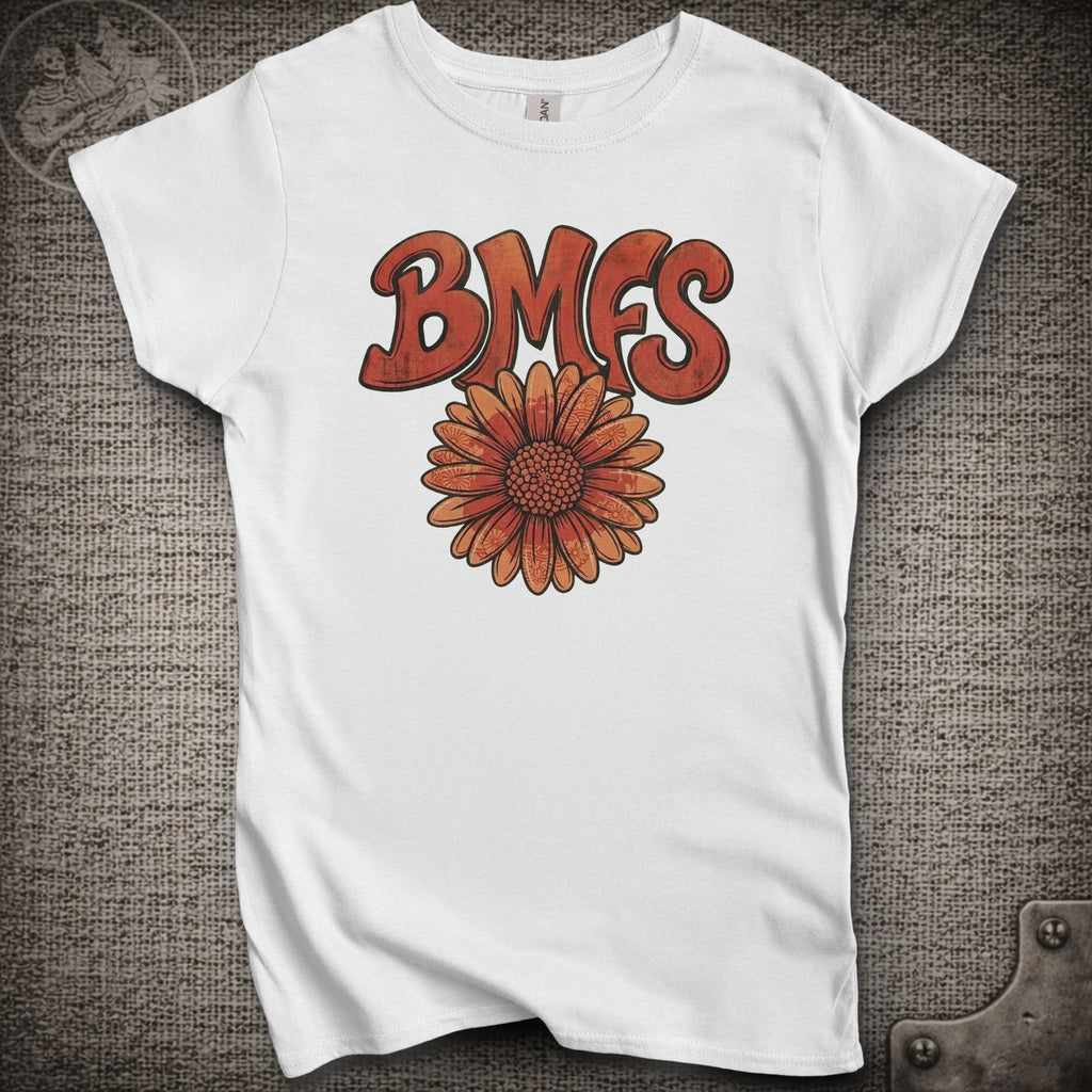 Red Daisy | Women's Cut Billy Strings Shakedown Lot T-Shirt