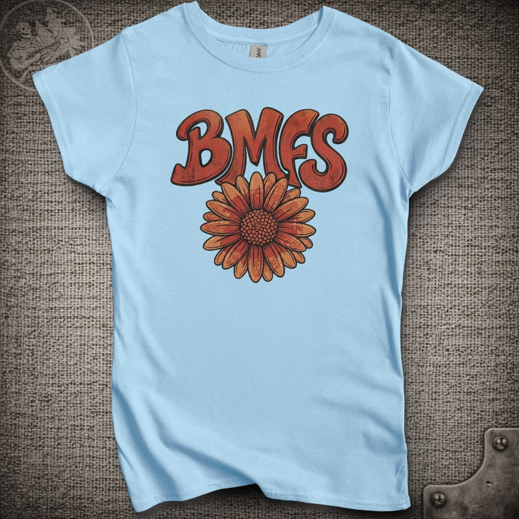 Red Daisy | Women's Cut Billy Strings Shakedown Lot T-Shirt