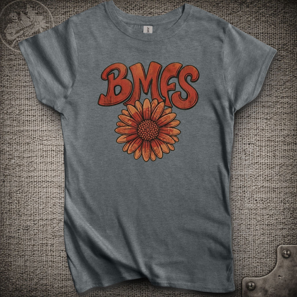 Red Daisy | Women's Cut Billy Strings Shakedown Lot T-Shirt
