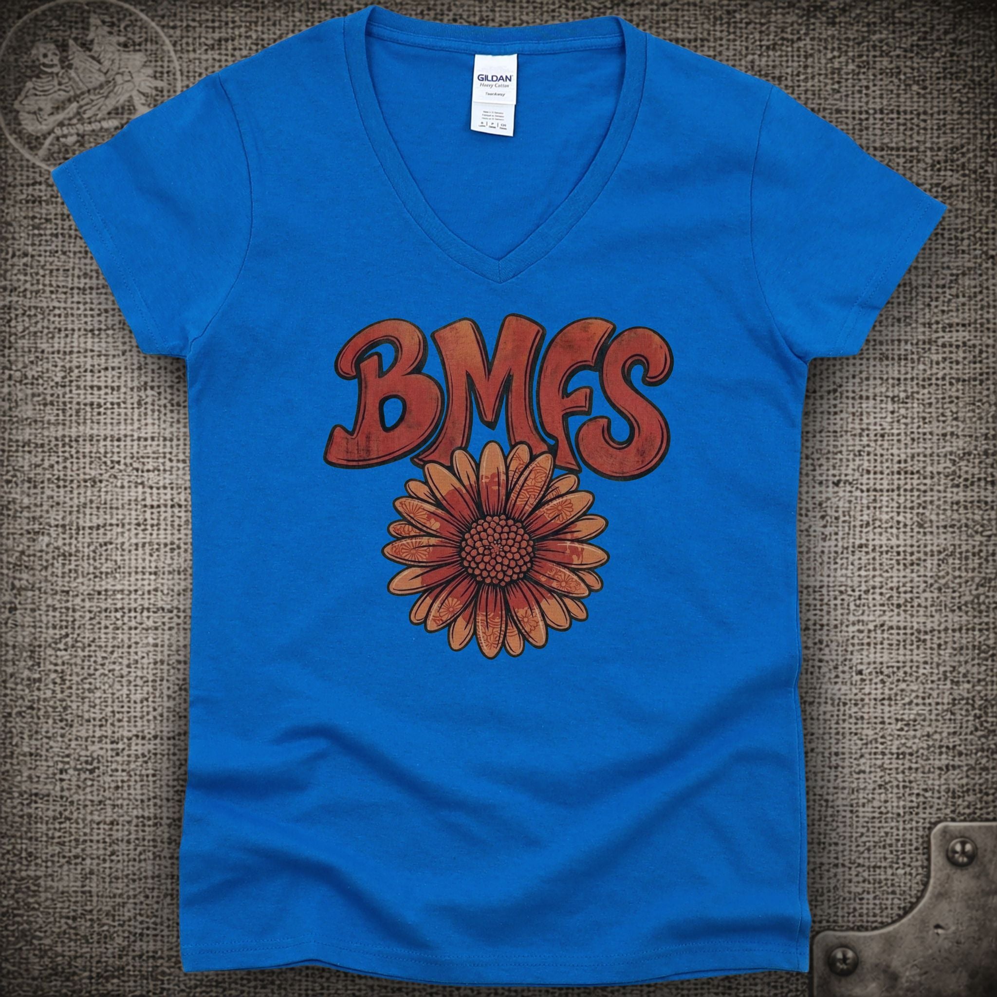 Red Daisy | Billy Strings Shakedown Lot Style Ladies V-Neck Tee