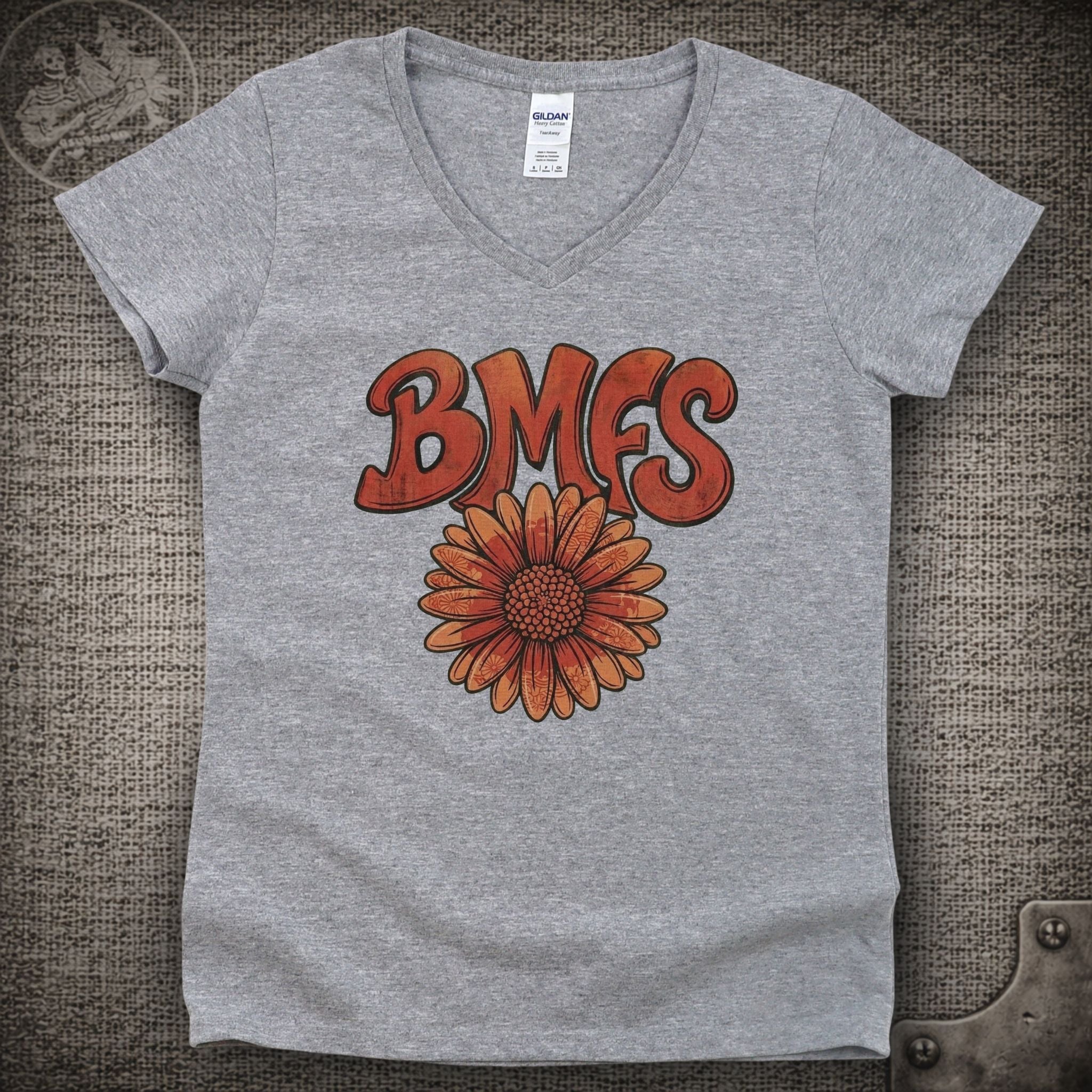 Red Daisy | Billy Strings Shakedown Lot Style Ladies V-Neck Tee
