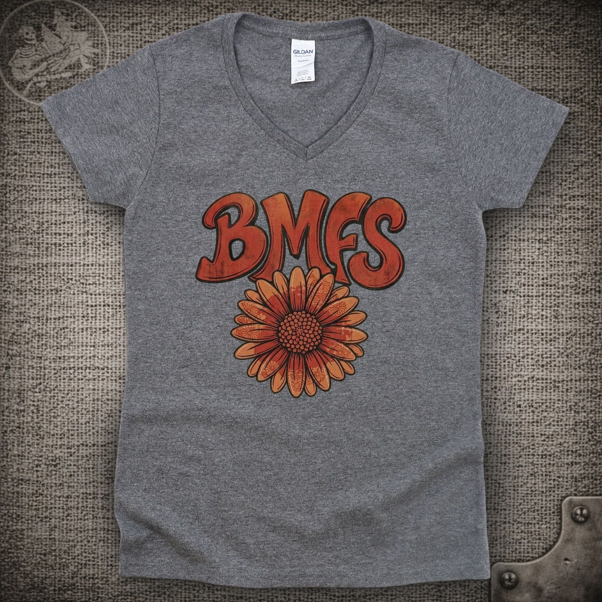 Red Daisy | Billy Strings Shakedown Lot Style Ladies V-Neck Tee